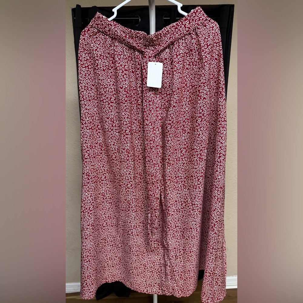 Floral Red Women's Skirt waist 15 with lots of stretch
